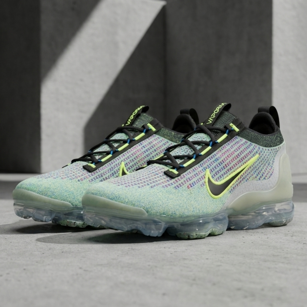 Nike VaporMax Flyknit in Green and Black 11